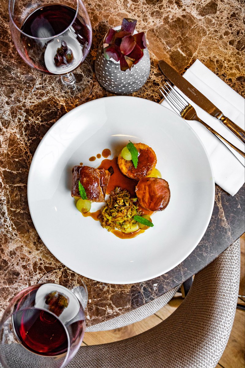 Pork fillet, shoulder hash, savoy, apple, cider 

#Autumn #Wednesdayvibe