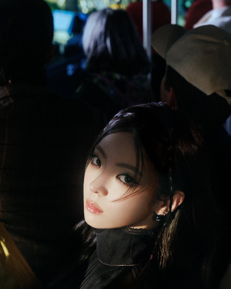 itzseeung's tweet image. she can look at me like that any day anytime