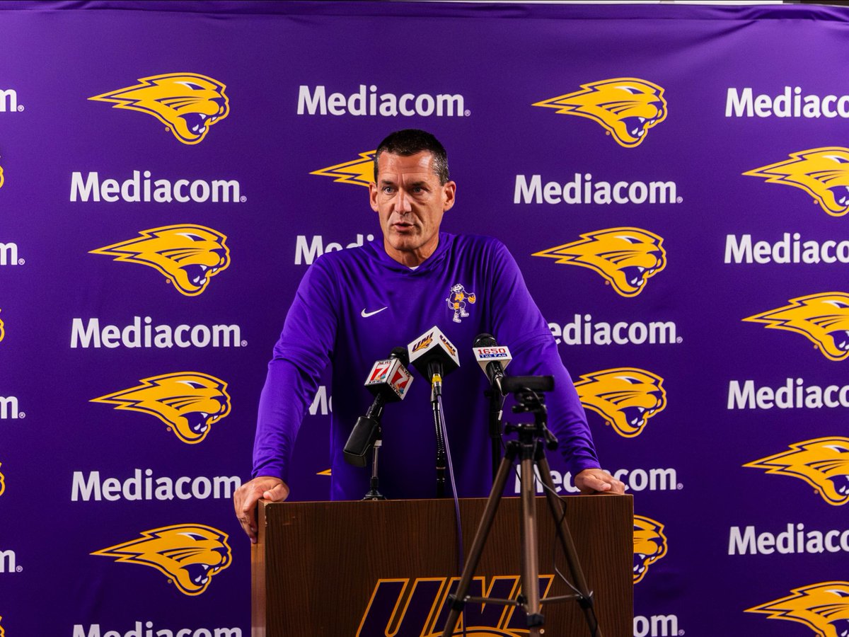 UNImbb's tweet image. 🎟️ Panther Referral Program 🎟️
Current season ticket holders who refer a NEW season ticket holder now through Nov 5 will be entered to win:
🏀 UNI Rope Hat + Vintage TC Hooded Pullover
🏀 2 Arch Madness All-Session Tickets
🏀 McLeod Suite - 1 Game
🔗: bit.ly/mbbreferral