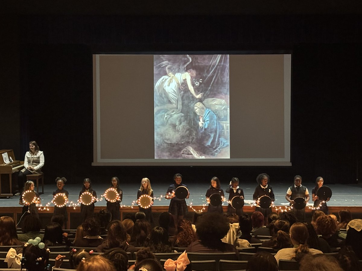 Last week’s Rosary Prayer Service was a beautiful moment of faith and reflection, led by some of our amazing student leaders ❤️ Their reverence and confidence remind us what it means to live out our Dominican values in community and prayer. 🌿