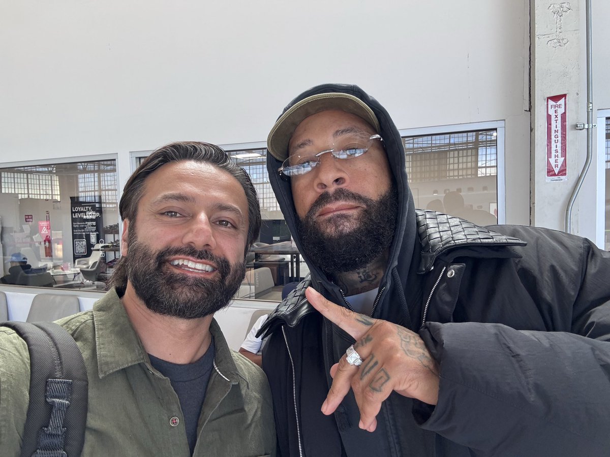 Yea so <a href="/flyjsx/">JSX</a> might cost $50 more but the selfie game is worth it.