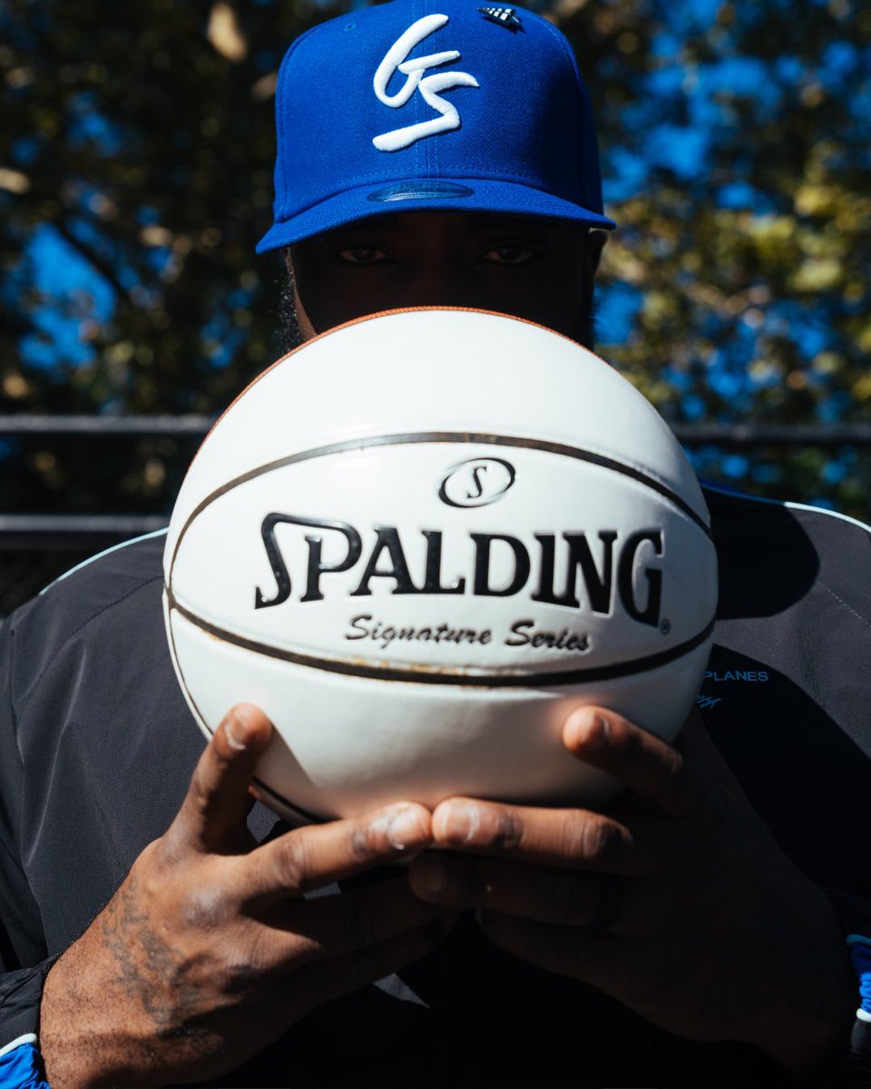 planes's tweet image. Shammgod x Planes
From the court to the culture — a collection crafted for legacy.
Featuring a Crown, Tracksuit and Tee.
Available now at paperplane.shop
and 252 Lafayette Street.
