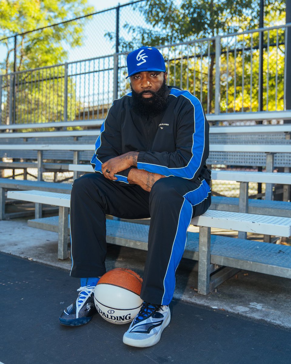 planes's tweet image. Shammgod x Planes
From the court to the culture — a collection crafted for legacy.
Featuring a Crown, Tracksuit and Tee.
Available now at paperplane.shop
and 252 Lafayette Street.