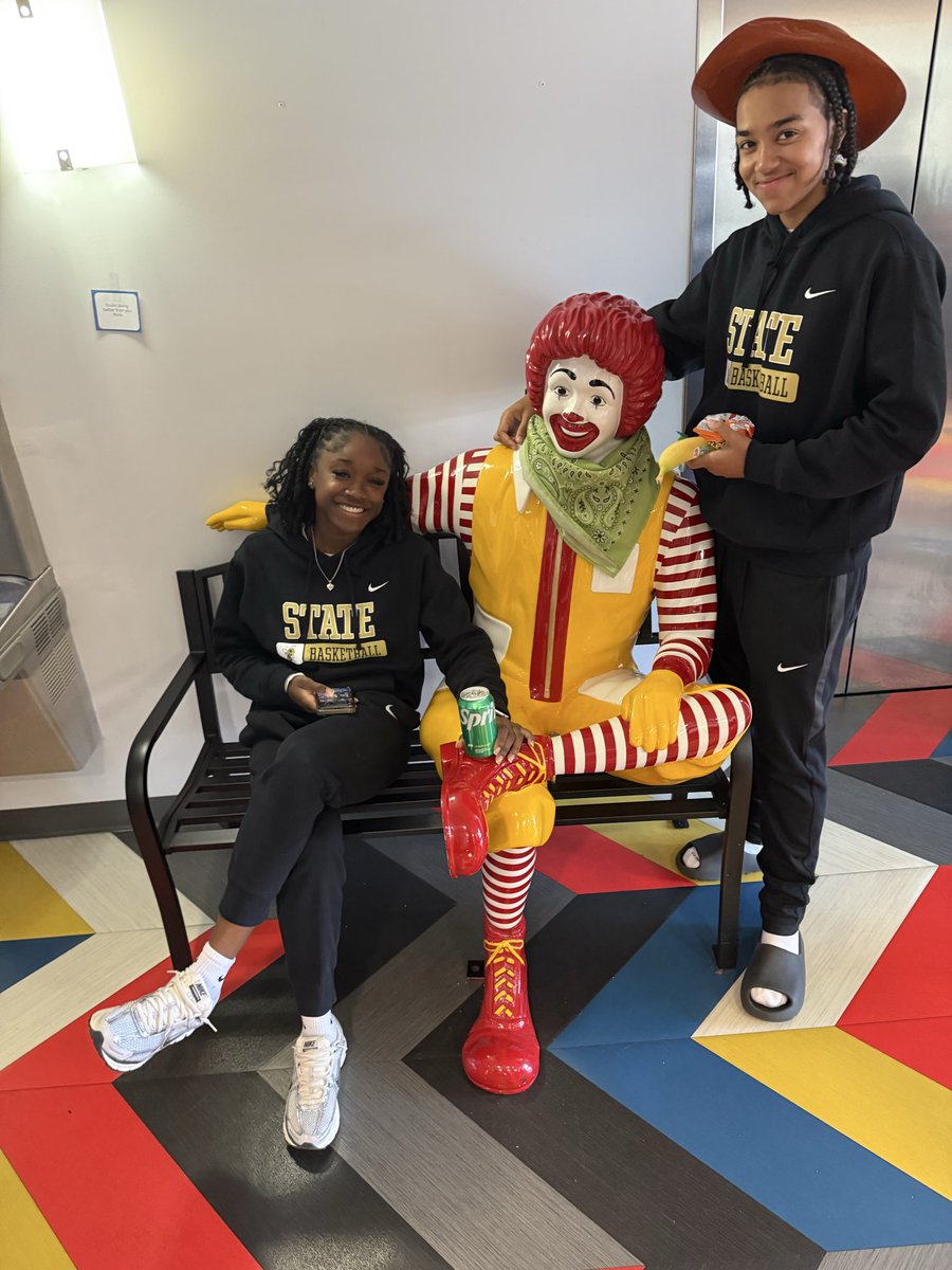 Giving back is what we love to do 💛🖤 Thank you <a href="/RMHCSouthernWV/">RMHC of Southern West Virginia</a> for allowing us to help in the community 🙏🏾🐝💛🖤
