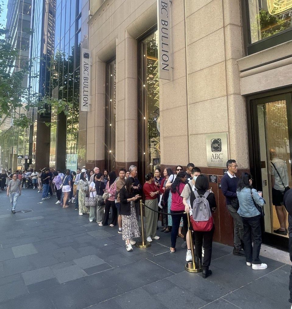 $2.3 Trillion has been wiped out of Gold's market cap since retail lined up for hours to buy physical gold.

The top signal is always in front of us.