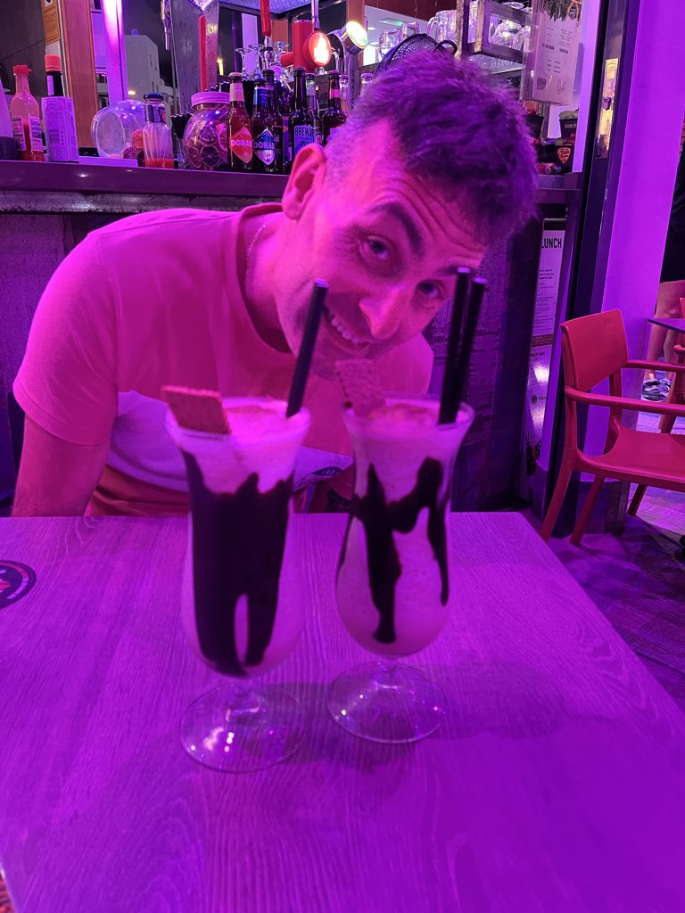 Pre-quiz cocktails!

Having the best time in Tenerife with this absolute weirdo. ❤️
