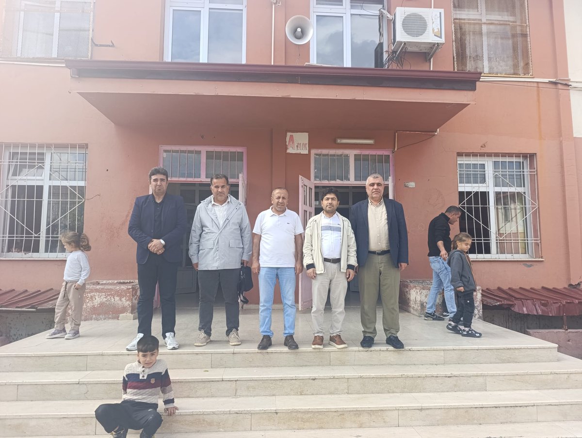 Yönetim kurulu üyemiz Salih Kaya hocamızı yeni görev yerinde Hani Ebs ilçe temsilcimiz <a href="/VeyselEtik1/">Veysel Etik</a> ile beraber ziyaret ettik.Değerli müdürümüze misafirperverliklerinden dolayı teşekkür ediyoruz.Başarılarının devamını diliyoruz.