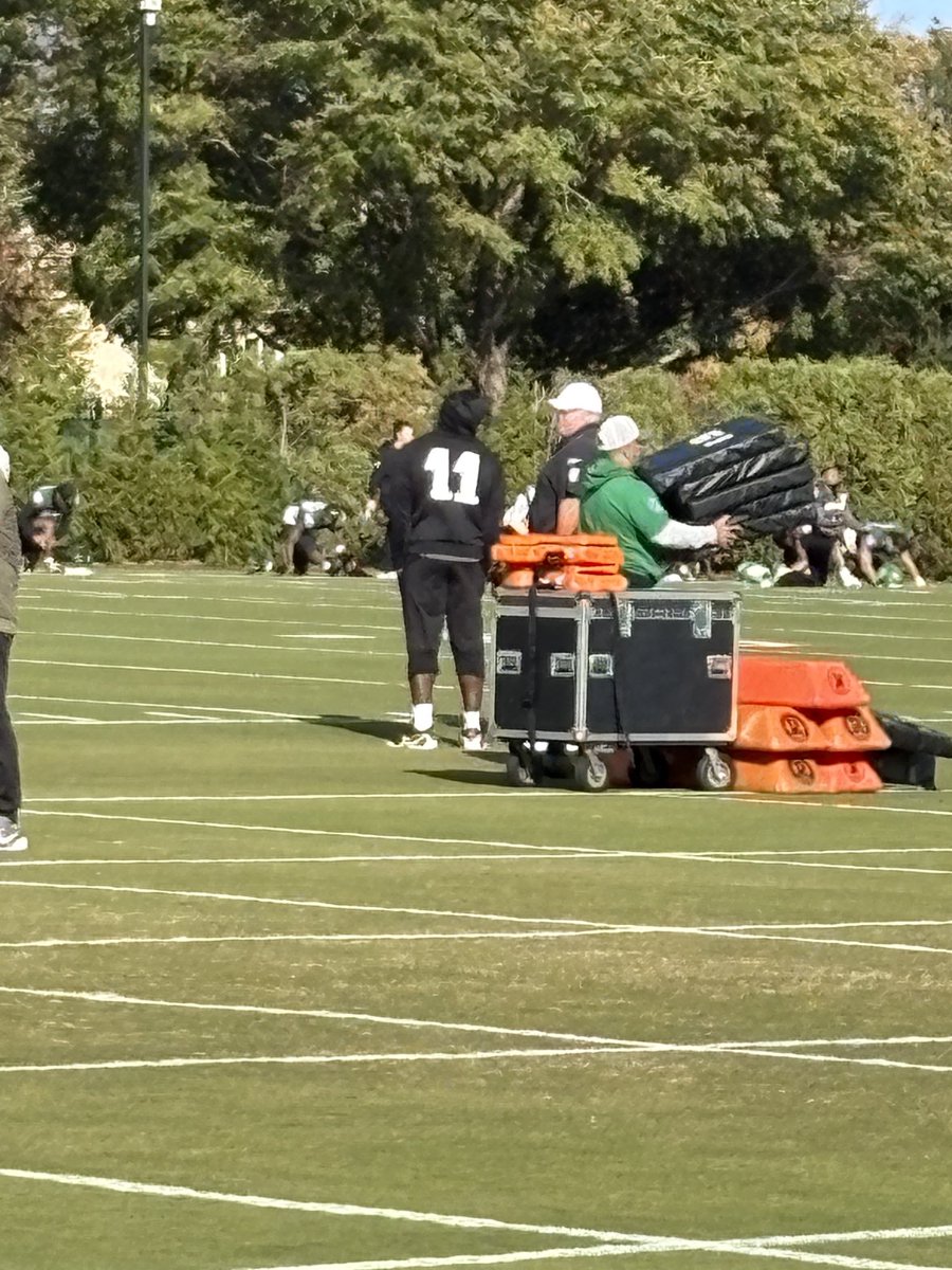 A.J. Brown isn’t practicing today for the #Eagles: 