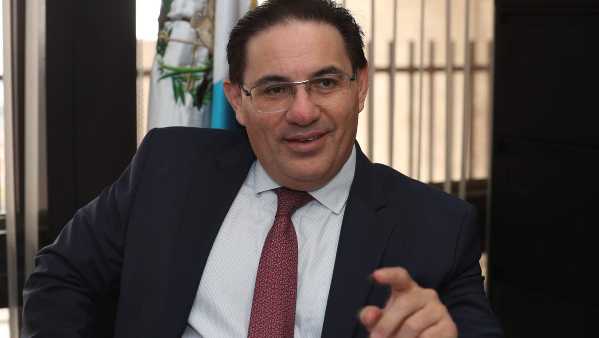 dcuevas_pl's tweet image. Pleno de CSJ otorga licencia al juez Marco Antonio Villeda para que asuma como nuevo ministro del @mingobguate. Fuentes judiciales indican que la decisión no fue unánime, se otorgó por mayoría de 10 votos.