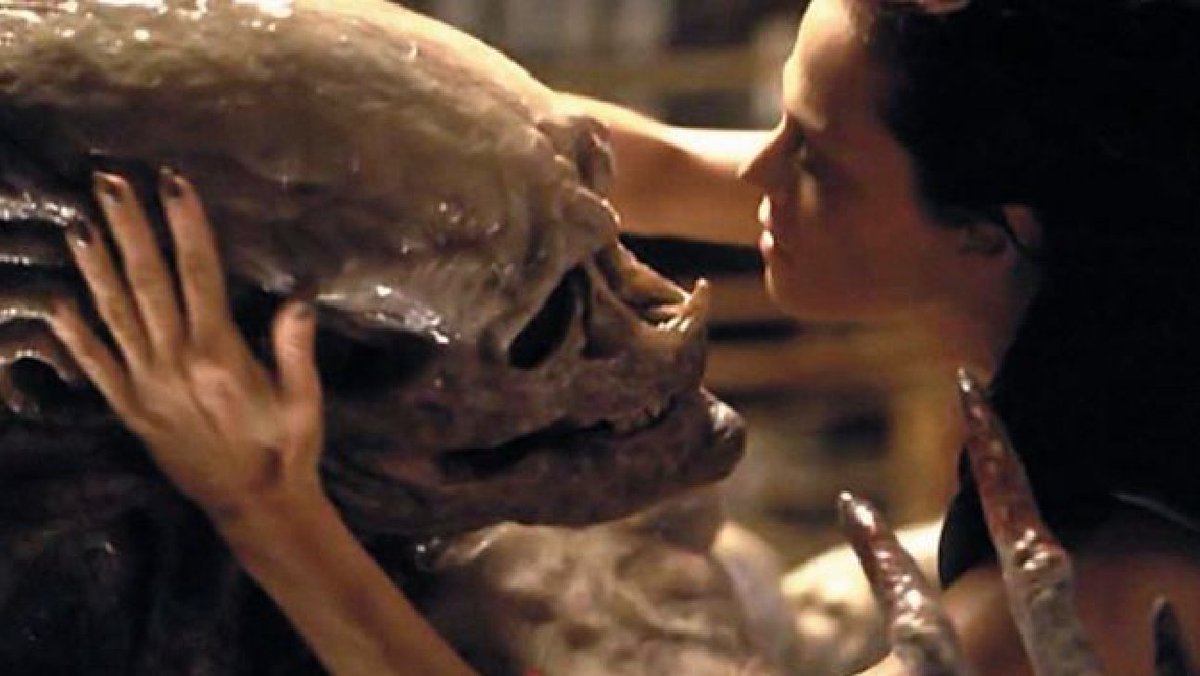 — Llevas unos pendientes preciosos, ¿Dónde los has comprado?
— En alien express JAJAJAJA
— JAJAJAJA