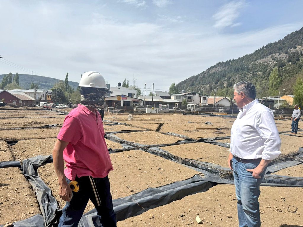 AVANZA EL EDIFICIO PROPIO PARA LA ESCUELA ESPECIAL N°3

Comenzó la obra del edificio propio para la Escuela Integral de Adolescentes y Jóvenes con Discapacidad N°3 de San Martin de los Andes. 

Una obra muy esperada por toda la comunidad educativa, que va a permitir en poco