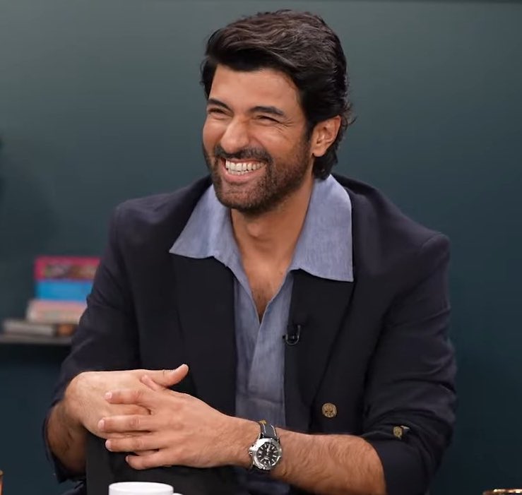 يا أخي تدوم الضحكه الحلوه دي🥰❤️
#EnginAkyürek #EnfesBirAkşam