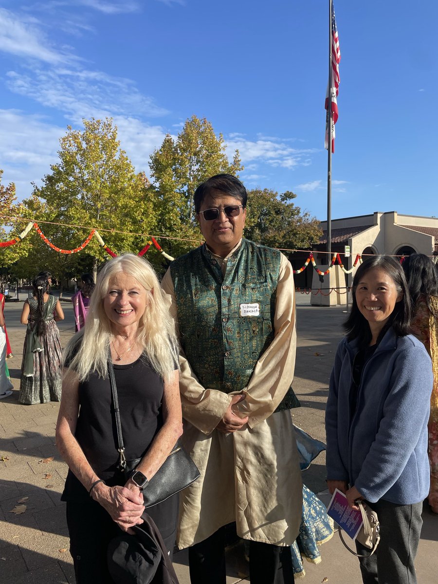 mpakala's tweet photo. Amazing Diwali 🪔 celebrations at the DeAnza College with Mary Pape and Manisha Karia from the CS Dept. Great participation by staff and students to create a festive immersive atmosphere . @deanza_college @CityofCupertino #Diwali2025 #cupertino #college https://t.co/RVPYTTj6J5