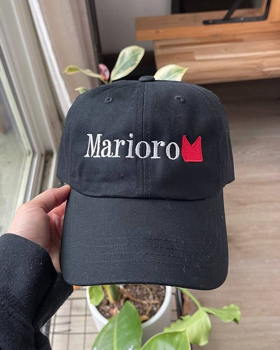 Console_Classic's tweet image. Mario Kart 64 – Japanese Version, 1996.

Mario puffing fake cigs? Yep, the OG Japanese Mario Kart 64 had a cheeky Marioro cigarette ad billboard—Nintendo flexing their offbeat sense of humor back in the day. 🚬🍄

#MarioKart64 #RetroGaming #NintendoQuirks