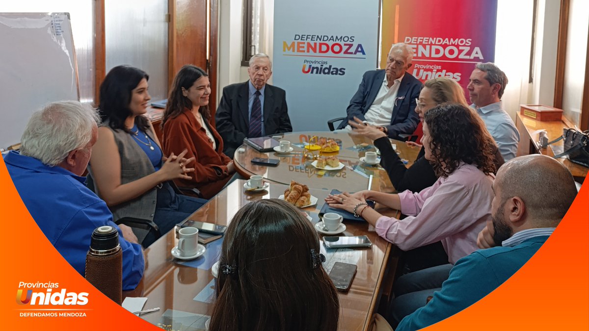 🌱 Hoy me reuní  con “Jóvenes por el Clima” para escuchar y conversar sobre las acciones que necesitamos impulsar para un futuro más sostenible en Mendoza.
Creo que el cambio empieza cuando nos animamos a dialogar, a construir y a trabajar juntos por políticas ambientales reales