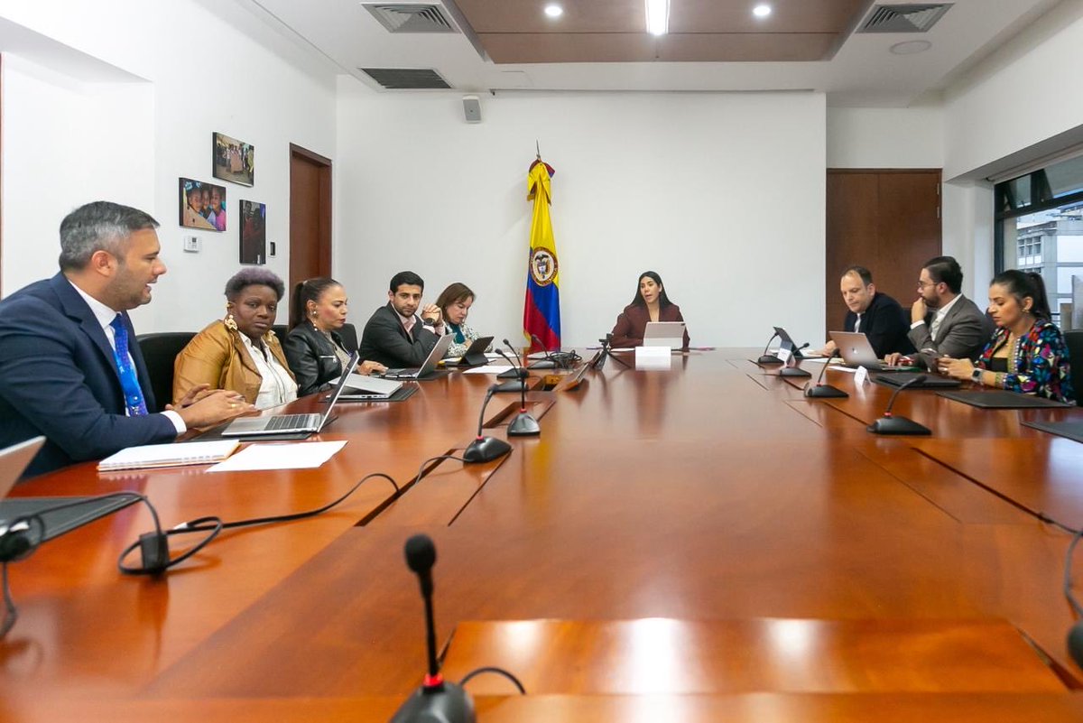 Seguimos sumando aliados en nuestra meta de conectar al Amazonas. Con <a href="/AnSANTAMARIA/">Andrés Santamaría Garrido</a> , director de <a href="/Asocapitales/">Asocapitales</a> , acordamos mesas de sensibilización del Plan de Fibra Óptica para la Amazonía con las ciudades capitales (Leticia y Mocoa).

Además, aunamos esfuerzos para que la