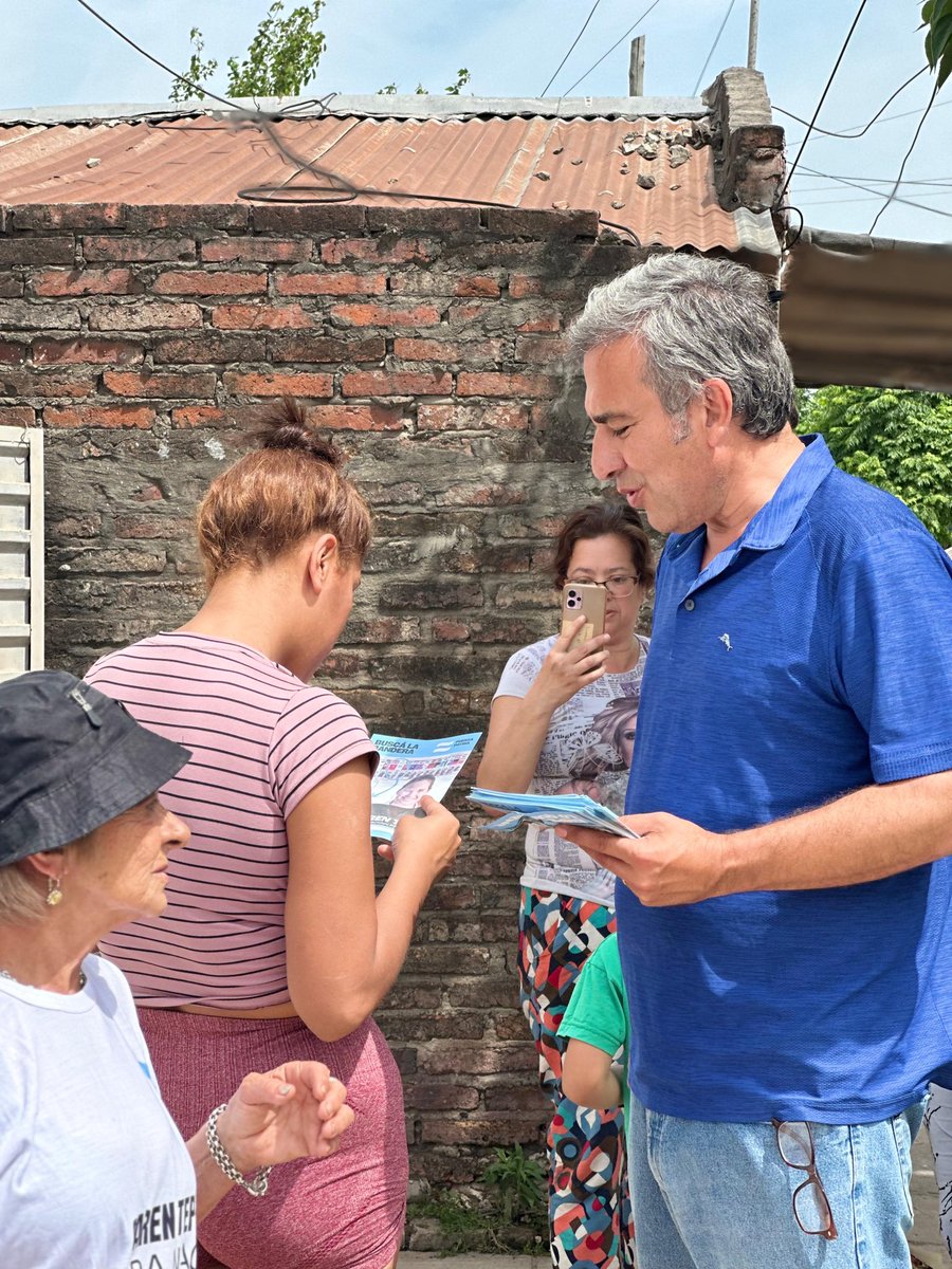 Miércoles en Santa Fe. Barrio por barrio, casa por casa, institución por institución. Caminamos los barrios Transporte ,Villa Elsa y Alto Verde. Como todos los días escuchando a los vecinos y a las instituciones barriales, centros de salud, clubes, merenderos, que se llevan la