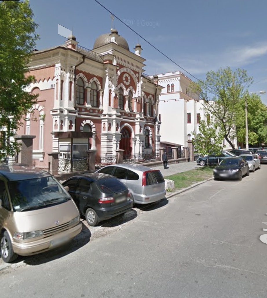 Debris scattered in the road opposite a synagogue in Podil, following a Shahed attack

Coords: 50.47025, 30.51254

<a href="/GeoConfirmed/">GeoConfirmed</a> 
<a href="/UAControlMap/">Ukraine Control Map</a> 

t.me/kievinfo_kyiv/…