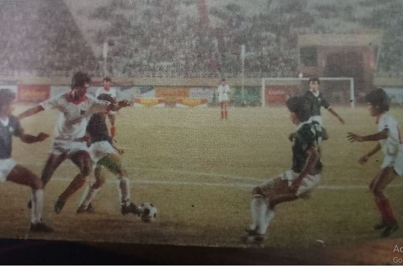 Football Shirt World (@fsworlduk) on Twitter photo Bangladesh v Pakistan, 1989. Bangladesh v Pakistan, 1989.