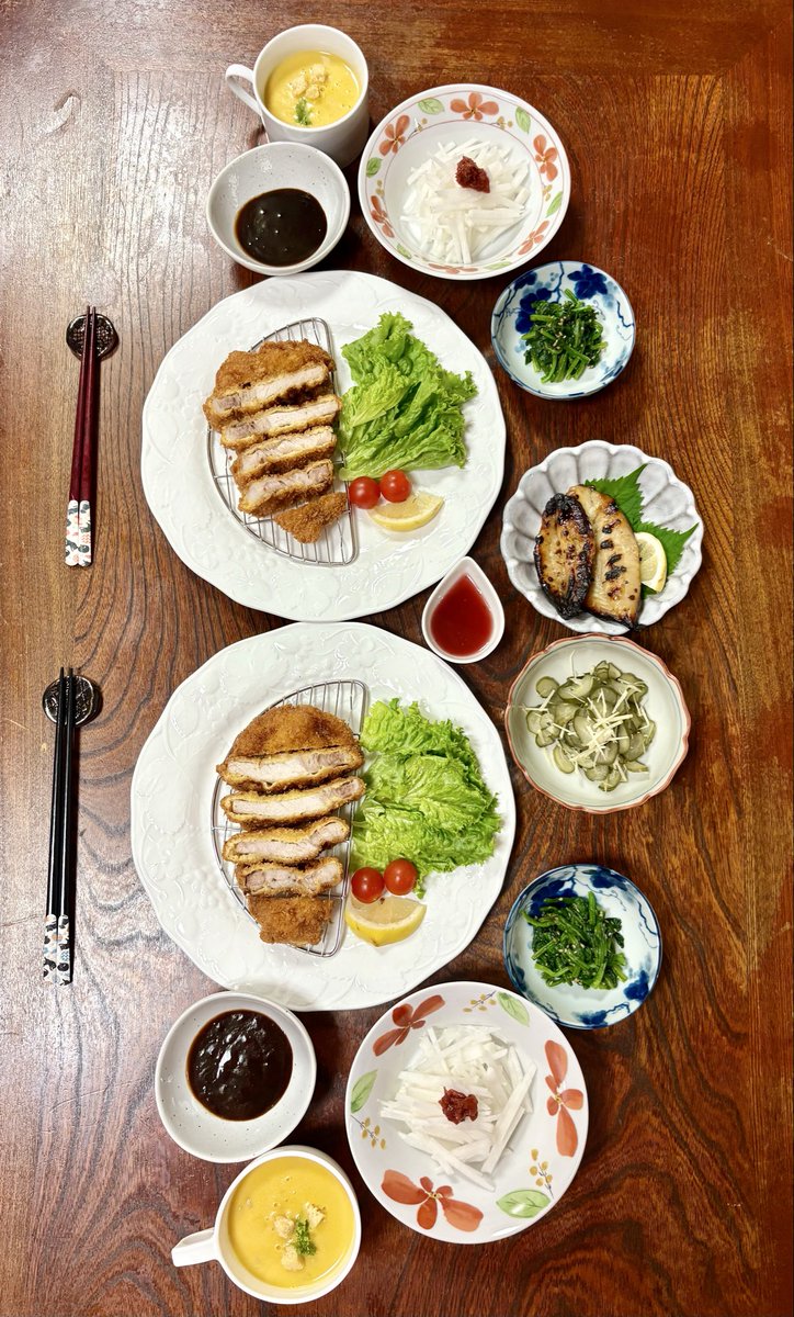 iRrw6jXOSuMPcnV's tweet image. 昨晩の夕飯🎶
とんかつ🐷🐷🐷
 #おうちごはん