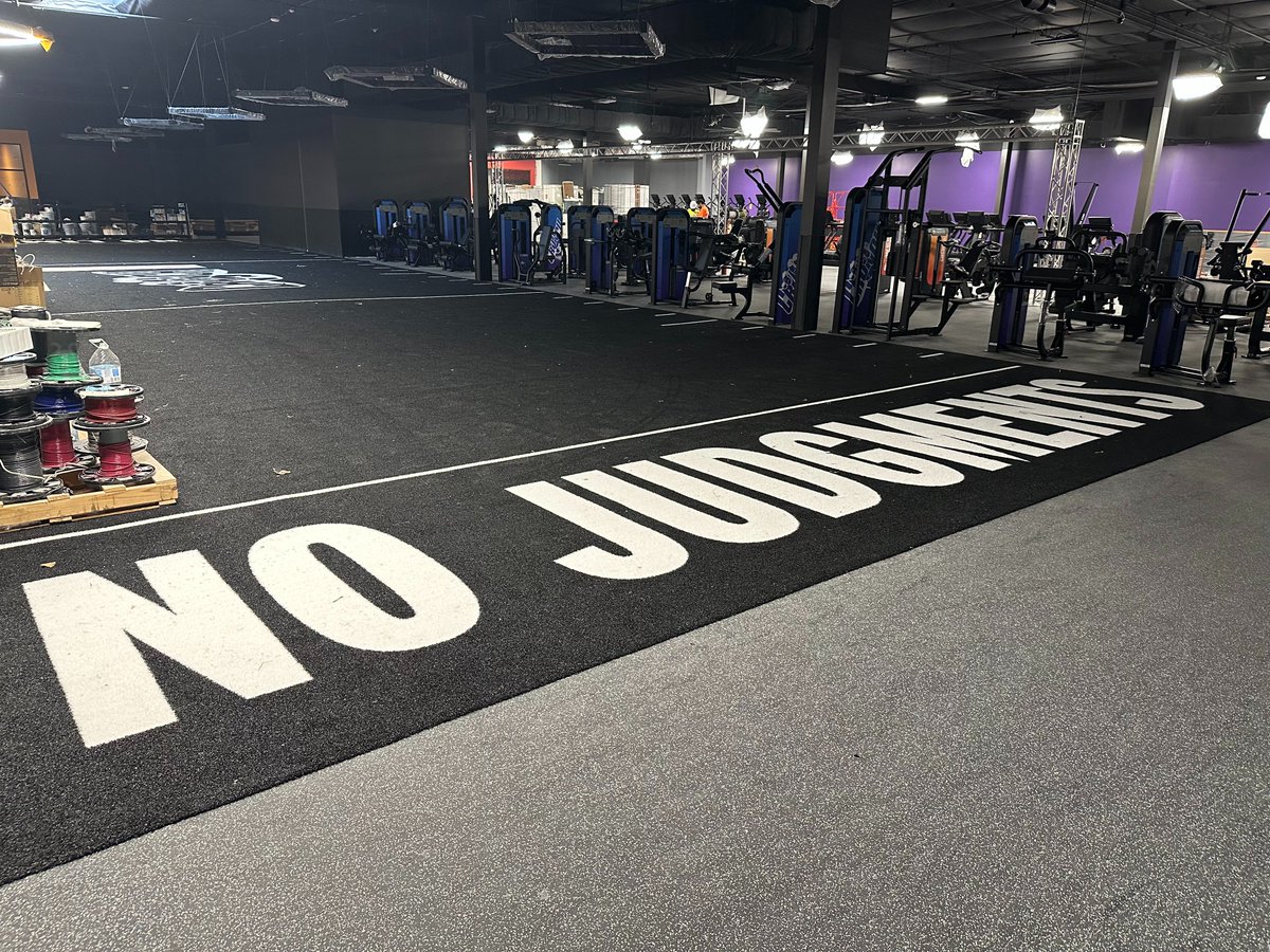 RobCon_Co's tweet image. Crunch Anaheim is in beast mode 💪

Rubber + turf down, tile going in, equipment rolling in nonstop, and crews are building fast. Almost there!

#CrunchFitness #TeamRobcon #GymBuild #ProjectUpdate #FinalPush