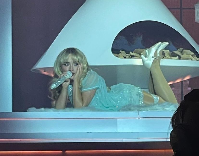 C0WBOYCARPENTER's tweet image. cant wait for this genre of photos to make a comeback