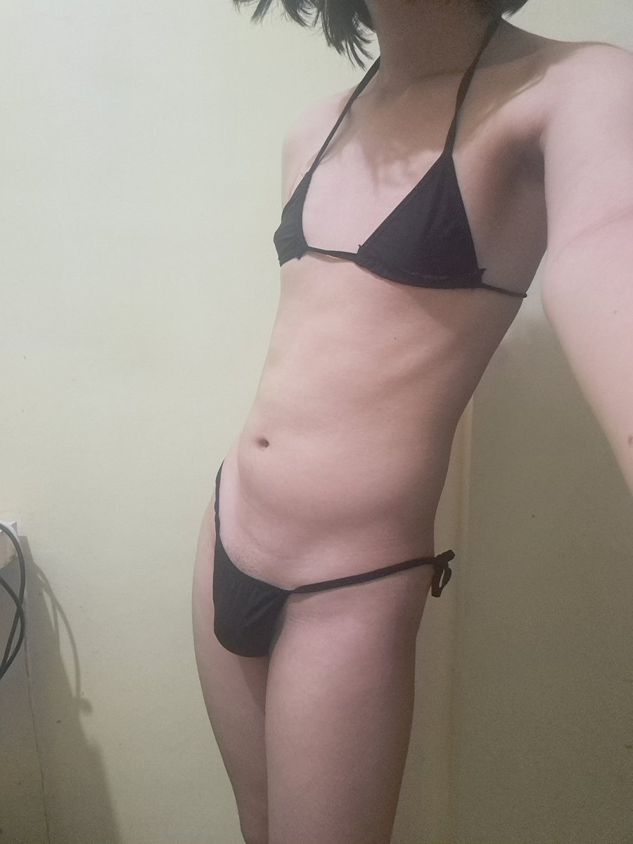 twinkplapper's tweet photo. do u guys have any spare red tier skins in cs2? 🥺 #nsfwtwt https://t.co/Hc3P0AnF3c