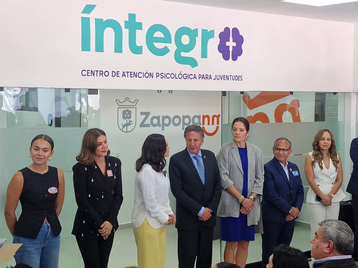 #ZonaLocal | El presidente municipal de Zapopan, José Frangie, inauguró el Centro de Atención Psicológica para Juventudes, ubicado en la colonia Quintas Federalismo, con una inversión de 7 millones de pesos 💰. El espacio cuenta con seis consultorios para terapias individuales,