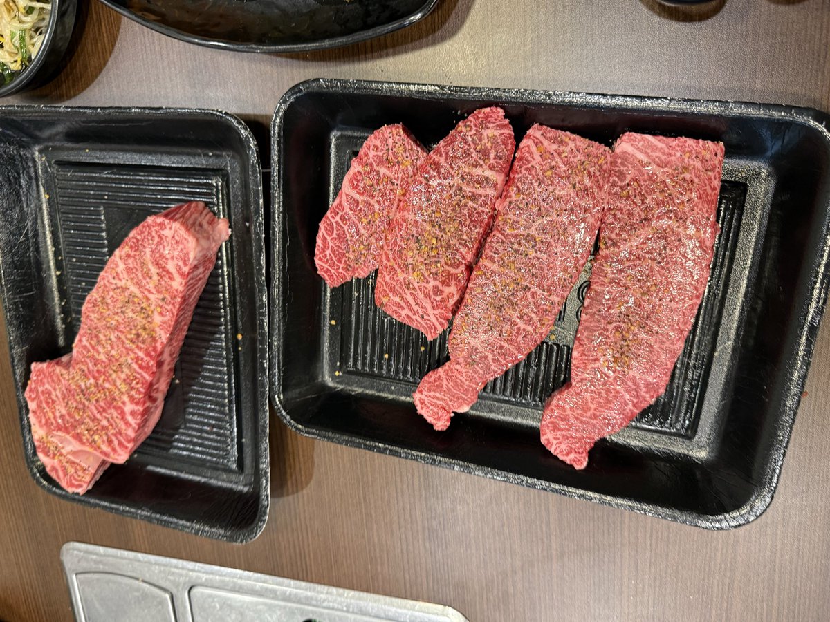 Happystarcat's tweet photo. 오마카세 한우 가격이랑 비슷한데
양이 배터지고 콜키지 프리인 곳 https://t.co/FMEzBy1Kup