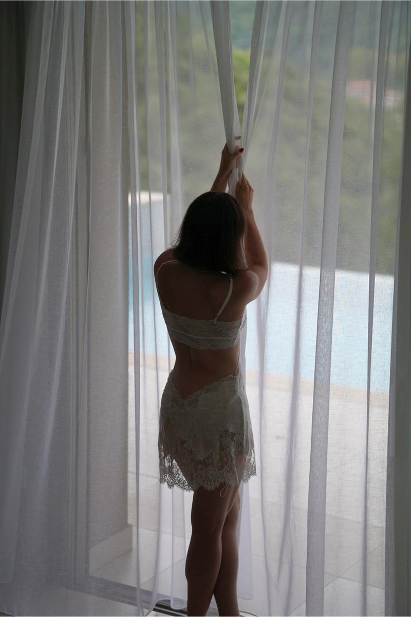 CordeliaConte's tweet image. We heard the tea’s good in London…🇬🇧
but something tells me we’ll be serving something far hotter. 🔥
@_avery_page  + I, Nov 3 – 7. Come sip with us. ☕️😉