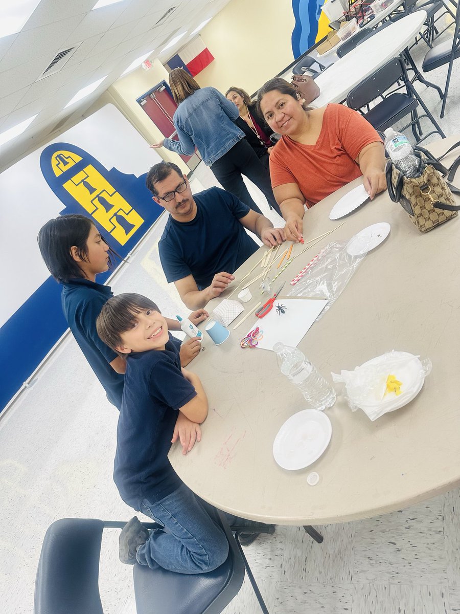 SanElizarioHS's tweet image. Big ideas, bright colors, and even brighter smiles! 🌟💙 Thank you to all our GT families who came out for a night of creativity and connection with their gifted Eagles! 🦅💛 #FlyLikeAChampion #GiftedAndTalented @TroyEnriquezSE