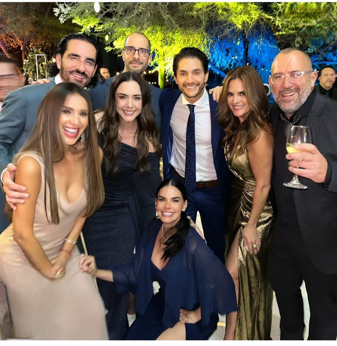 Nuestro bello elenco 
LIVIA X AMANECER