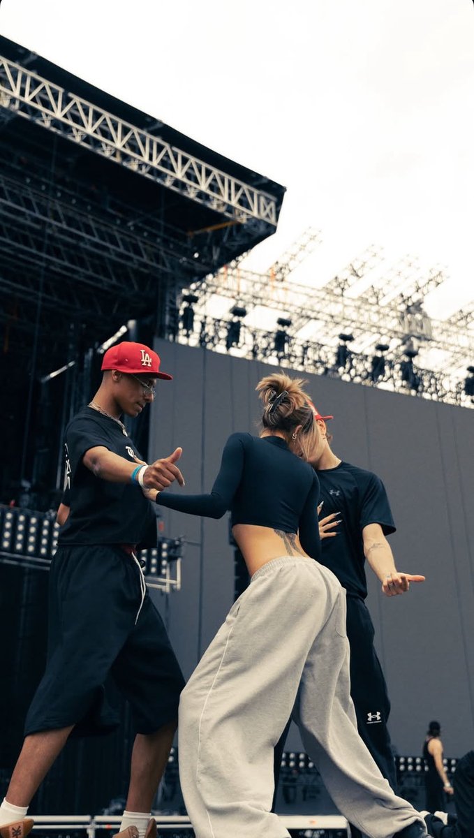 Tini ensayando en Tecnopolis para #FUTTTURA 

2 DÍAS