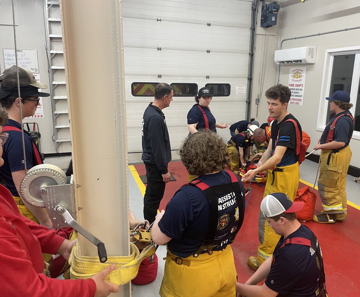 MYSTVolFireDept's tweet image. This evening our Junior Firefighters were learning the ropes again, this time practicing rope rescue and patient packaging skills.

Brotherly love was on full display, and we even made time for a special photo op!

#learningisfun