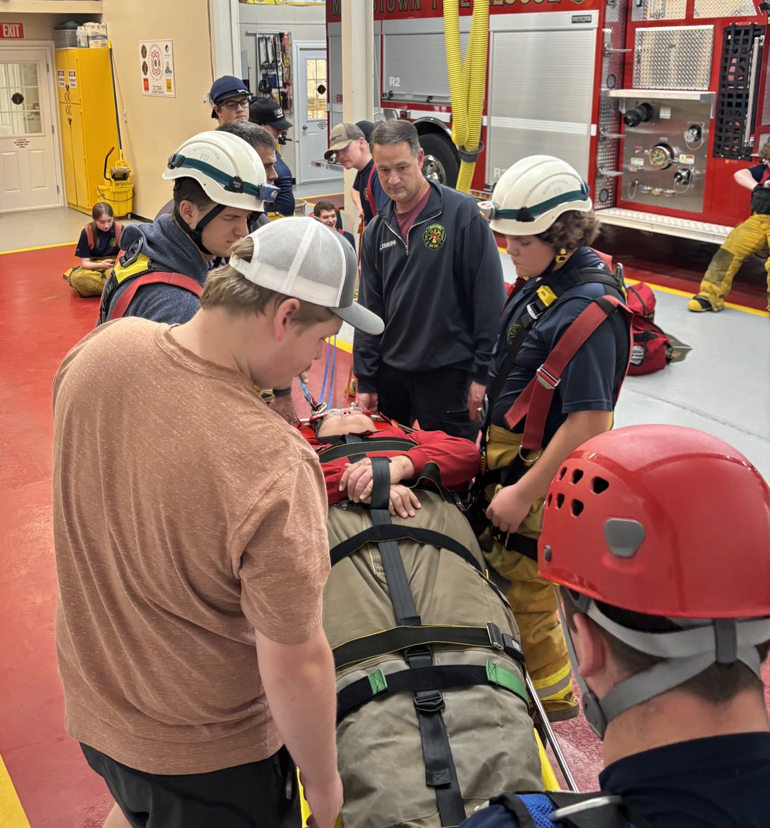 MYSTVolFireDept's tweet image. This evening our Junior Firefighters were learning the ropes again, this time practicing rope rescue and patient packaging skills.

Brotherly love was on full display, and we even made time for a special photo op!

#learningisfun