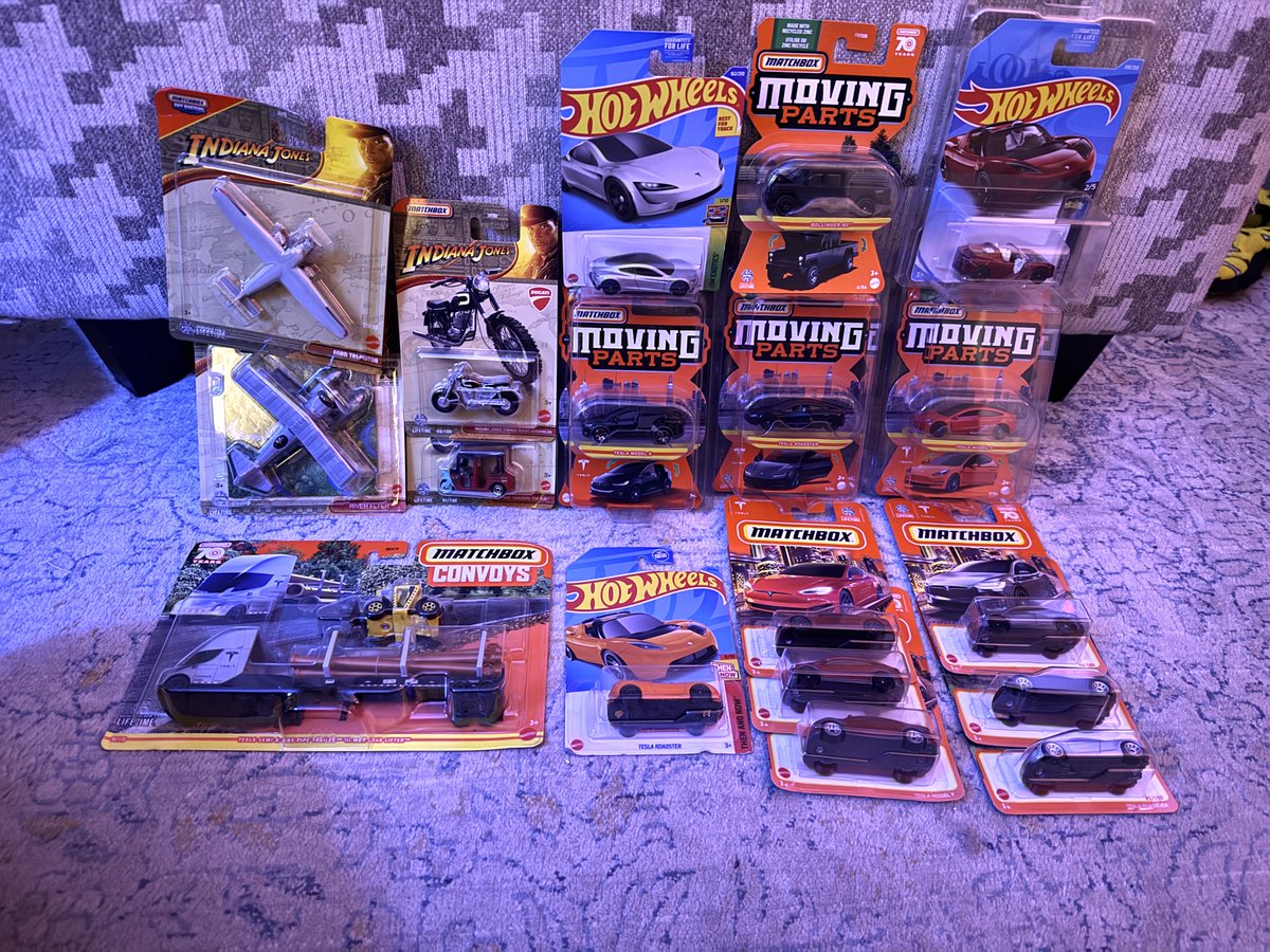 Big Time Mail Call!!! 🤩🤩 <a href="/brewski77/">Brewski</a>  really outdid himself on this one. He helped me fill some big Tesla gaps in my collection.  

Need to grab a  Tesla Semi trailer to haul all the Teslas! 

Can’t thank you enough friend 👊