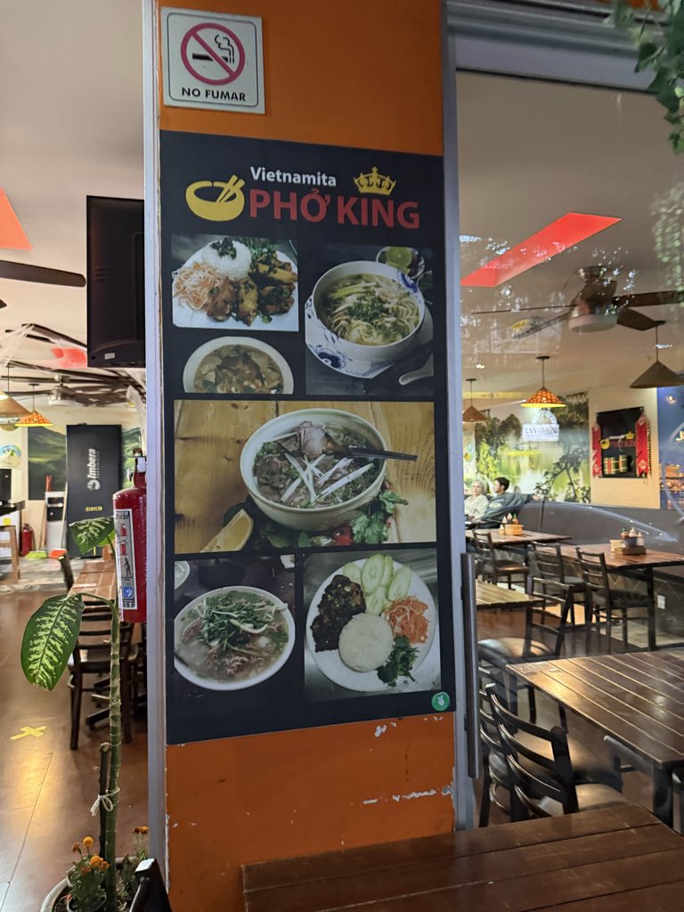 ManOfTheLibrary's tweet image. Always down for some Pho King. It’s quite good here México. 🇲🇽 🍜