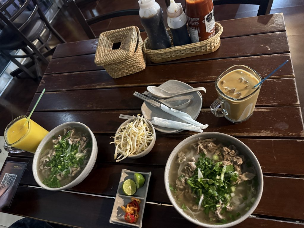 ManOfTheLibrary's tweet image. Always down for some Pho King. It’s quite good here México. 🇲🇽 🍜