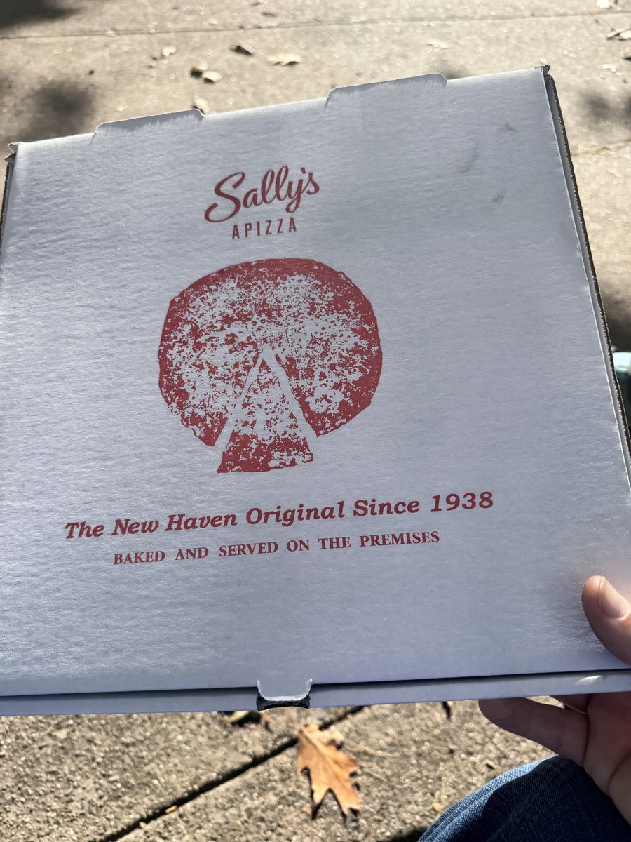 balls847's tweet image. Traveled 735 miles to find out @stoolpresidente  is wrong! @frankpepepizza is better than @sallysapizza