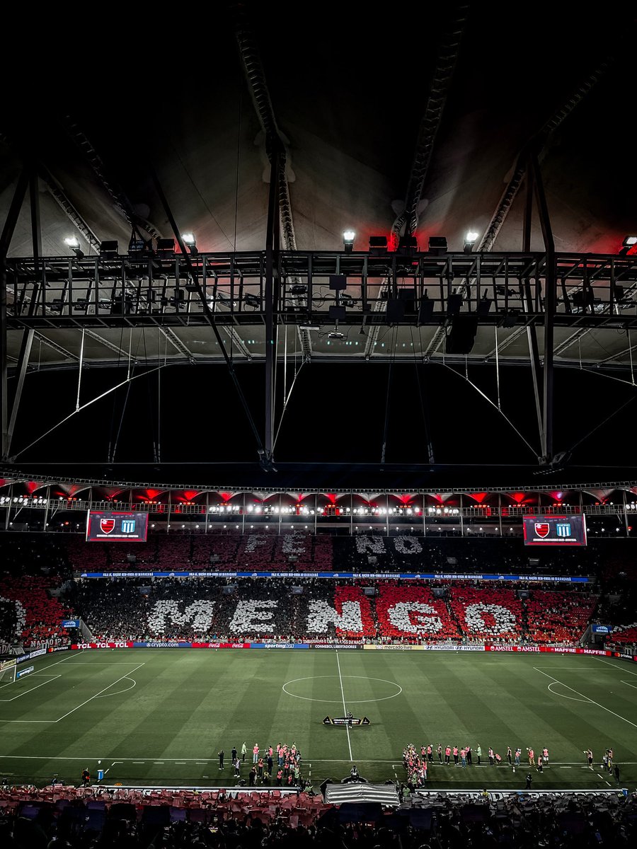 Mais imagens do mosaico da torcida do Flamengo no Maracanã.

📸 <a href="/joubertjnr/">joubert júnior</a>