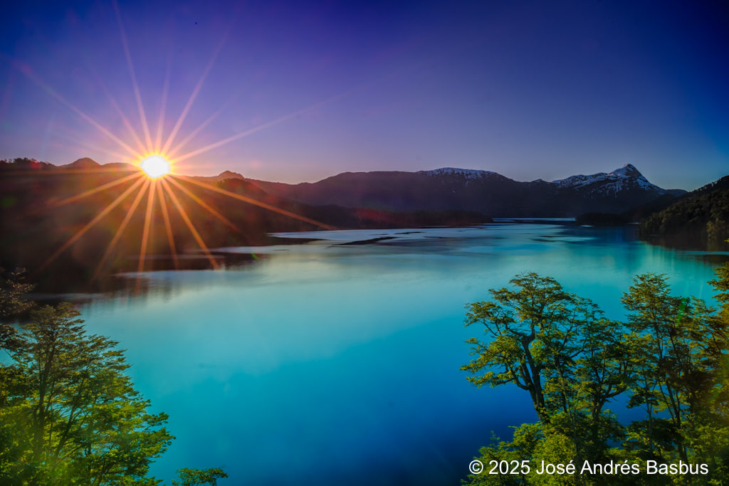 BasbusJose's tweet image. Puesta de sol sobre el Lago Espejo, Provincia de Neuquén, Patagonia Argentina, desde el mirador de la Ruta 40.