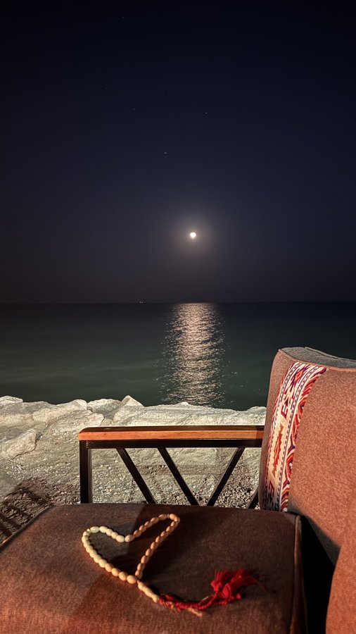 وَمِنَ اللَّيْلِ فَاسْجُدْ لَهُ وَسَبِّحْهُ لَيْلًا طَوِيلًا