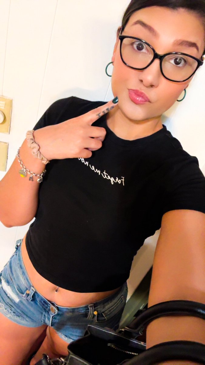 TheKayDarlene's tweet image. I can’t see without my glasses 🤓 #selfie #nerdmode #kbye