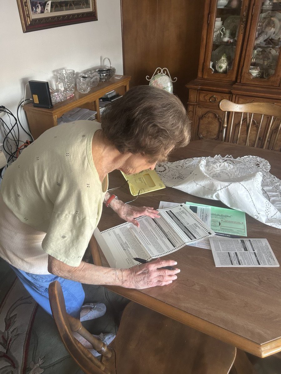 “God knew I needed you, I was so confused!”

This sweet 91 year old was so happy to see young faces at her door. She got her ballot filled out for <a href="/taylorformesa/">Dorean Taylor for Mesa</a> !!

<a href="/brookiepierce13/">Brooklyn Pierce</a>