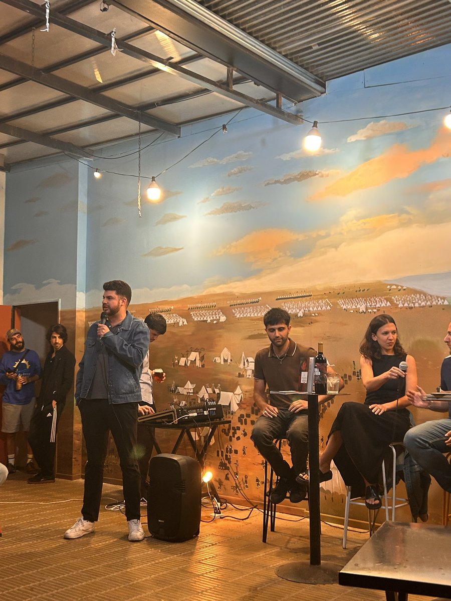 Jóvenes FR CABA (@jovenesfrcaba) on Twitter photo Increíble la edición impresa de la revista Parusía, que hoy en un gran evento presentaron los compañeros de <a href="/vinoxarg/">VINO X</a> Increíble la edición impresa de la revista Parusía, que hoy en un gran evento presentaron los compañeros de <a href="/vinoxarg/">VINO X</a>
