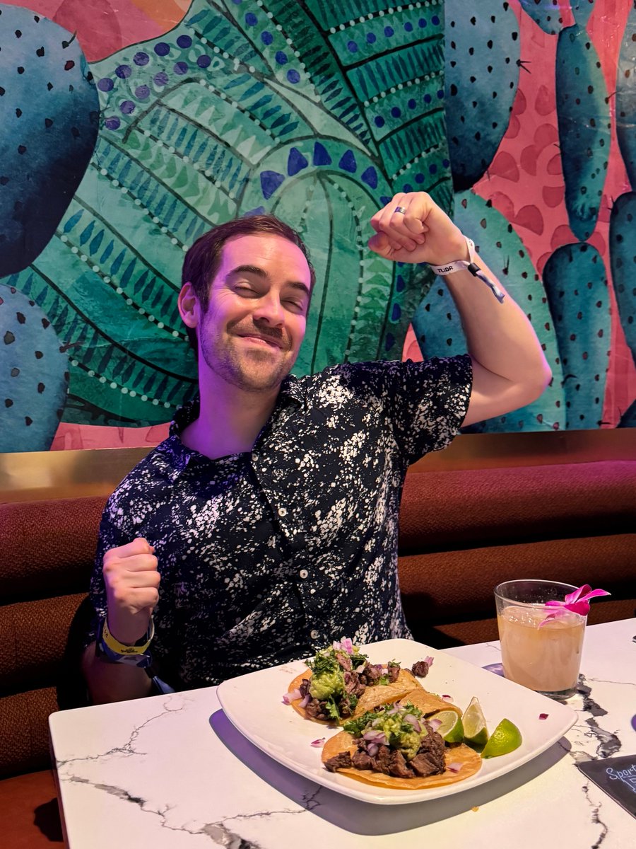 jacksfilms's tweet image. When the tacos come out “caliente”