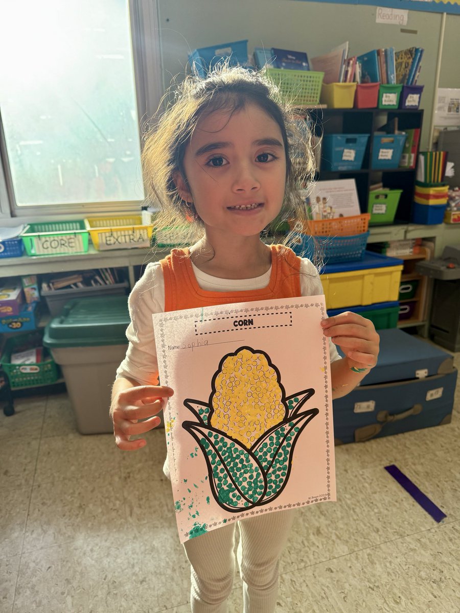 Our Arts and Crafts Enrichment students had so much fun Q-tip painting colorful fall pictures today!🌽🍎🍂 <a href="/MsSchmittHB/">Karly Schmitt</a> <a href="/HamptonBaysES/">Hampton Bays ES</a> #WeAreHB #HBStrong