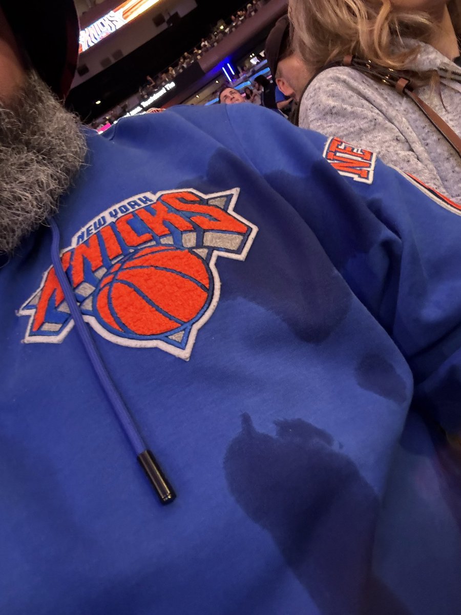 Knickanator_'s tweet image. Can you guess what spilled on my sweater for 1k pennies