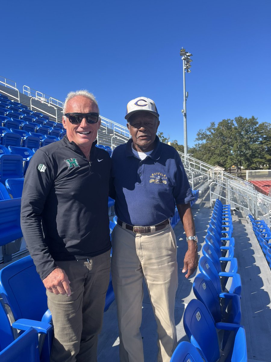 Jeff_Reinebold's tweet image. STOPPED IN COLUMBIA MISSISSIPPI FOR LUNCH - COUPLE OF LOCAL FOOTBALL FANS PROUDLY SAID "THIS HERE'S WALTER PAYTON'S HOME TOWN" WENT TO THE HIGH SCHOOL WHERE HS COACH PROUDLY SHOWED OFF SWEETNESS STATUE &amp;amp; SAID SEE THAT OLD GUY, THATS WALTER'S HS COACH. PROUD TO SHAKE HANDS W 92…