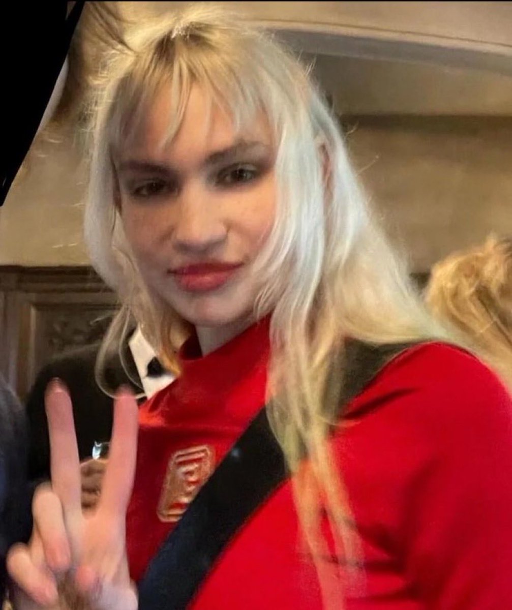 grimes archive (@grimesaechive) on Twitter photo 